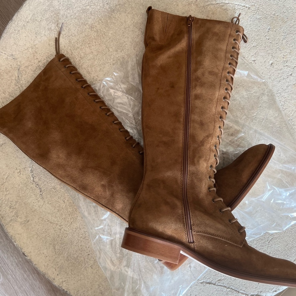 Brown Lace-Up Knee-High Boots… CARMEL/ BROWN COLOR… SIZE 10 MEDIUM.. NIB